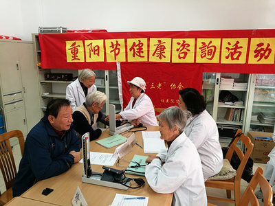北航校醫(yī)院退休職工黨支部重陽(yáng)送健康，溫暖情意暖夕陽(yáng)